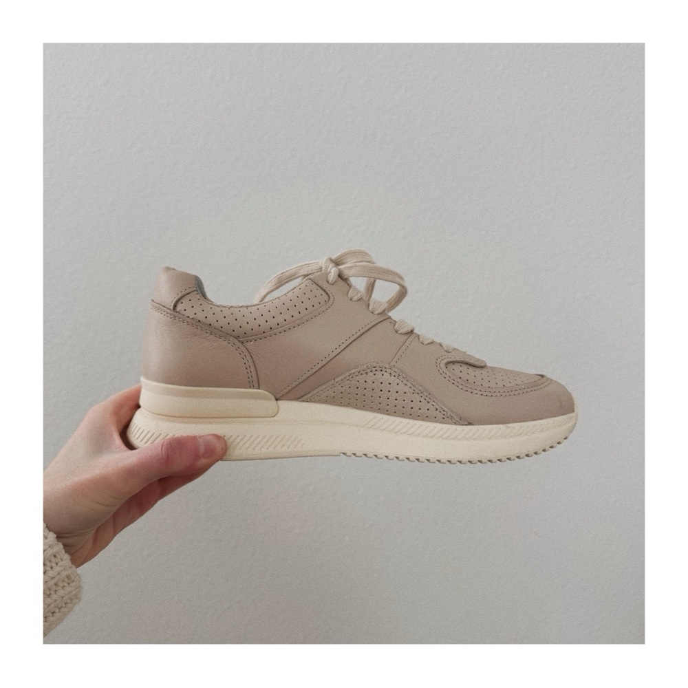 NWOT everlane the trainer